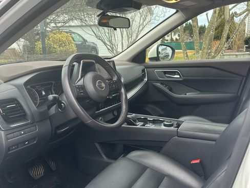 Used 2021 Nissan Rogue SV w/ Premium Package AWD/4WD image 9