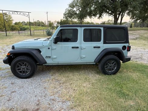 Used 2024 Jeep Wrangler Unlimited Sport w/ Convenience Group AWD/4WD image 4