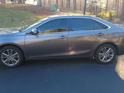 Used 2016 Toyota Camry SE image 16