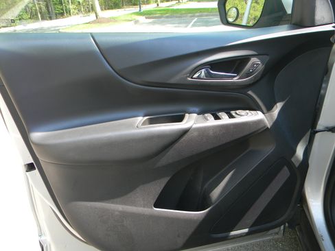 Used 2019 Chevrolet Equinox LT FWD image 19
