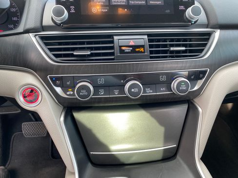 Used 2018 Honda Accord Touring image 27