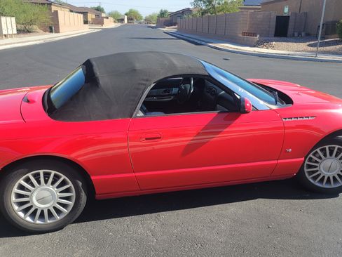 Used 2004 Ford Thunderbird image 10