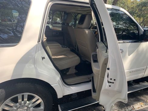 Used 2013 Lincoln Navigator 2WD w/ HD Trailer Tow Pkg image 25