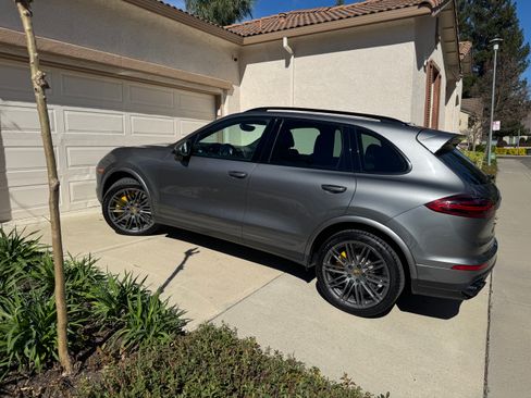 Used 2016 Porsche Cayenne Turbo S image 8