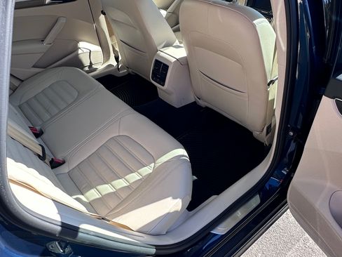 Used 2018 Volkswagen Passat 3.6 SEL Premium image 12