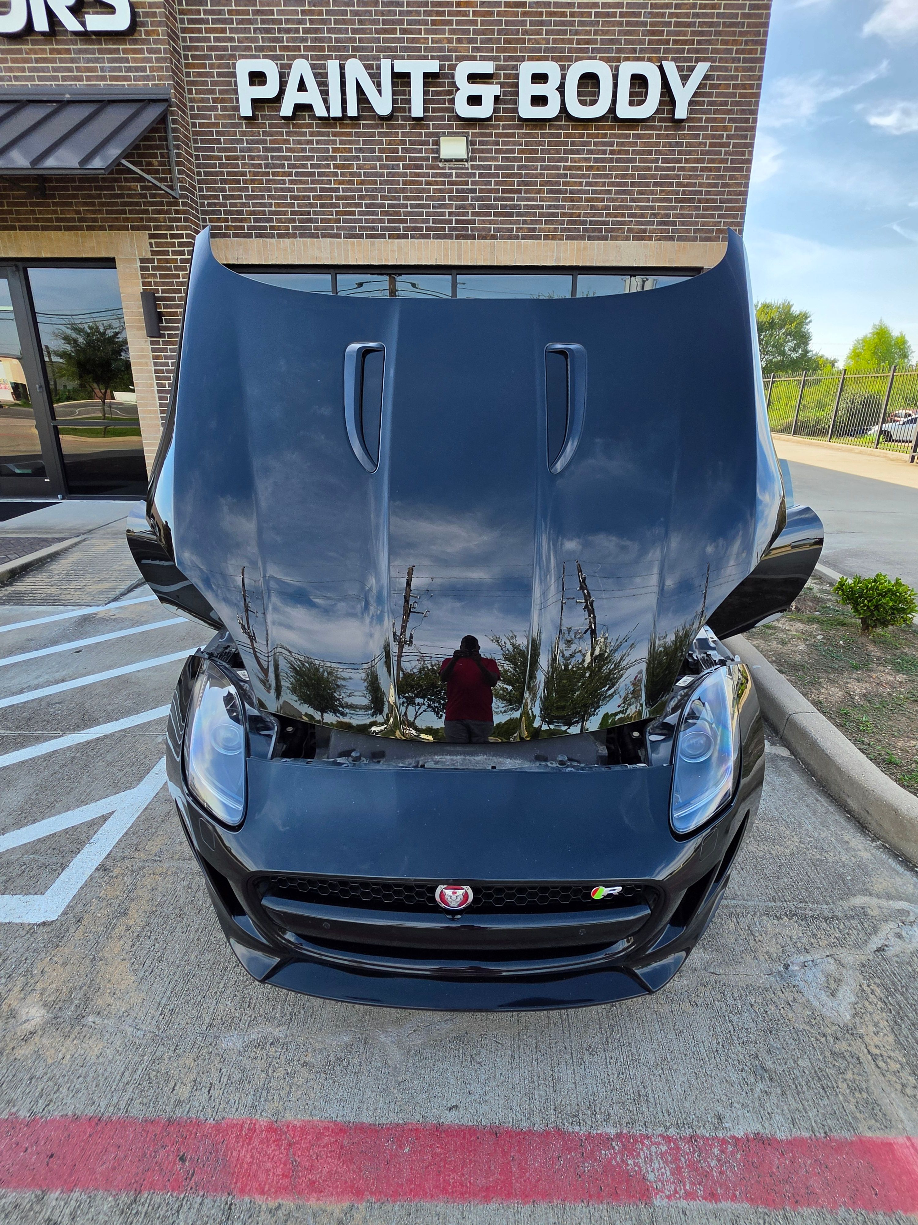 Used 2015 Jaguar F-TYPE R RWD image 5