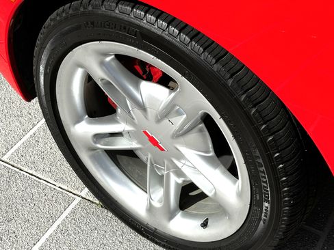 Used 2003 Chevrolet SSR w/ Preferred Equipment Group image 15