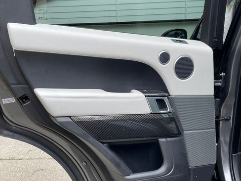 Used 2016 Land Rover Range Rover Sport SE image 16