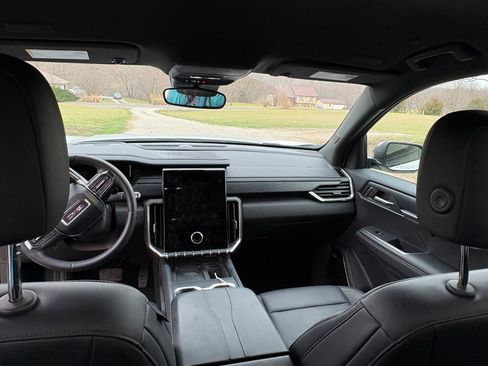 Used 2024 GMC Acadia Elevation image 6