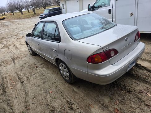 Used 2001 Toyota Corolla LE image 9
