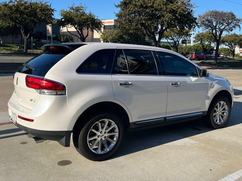 Used 2013 Lincoln MKX FWD image 1