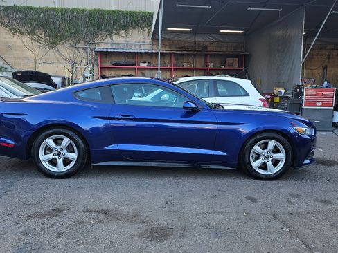 Used 2015 Ford Mustang Coupe image 4