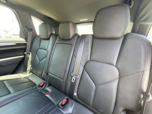 Used 2013 Porsche Cayenne Diesel AWD/4WD image 12