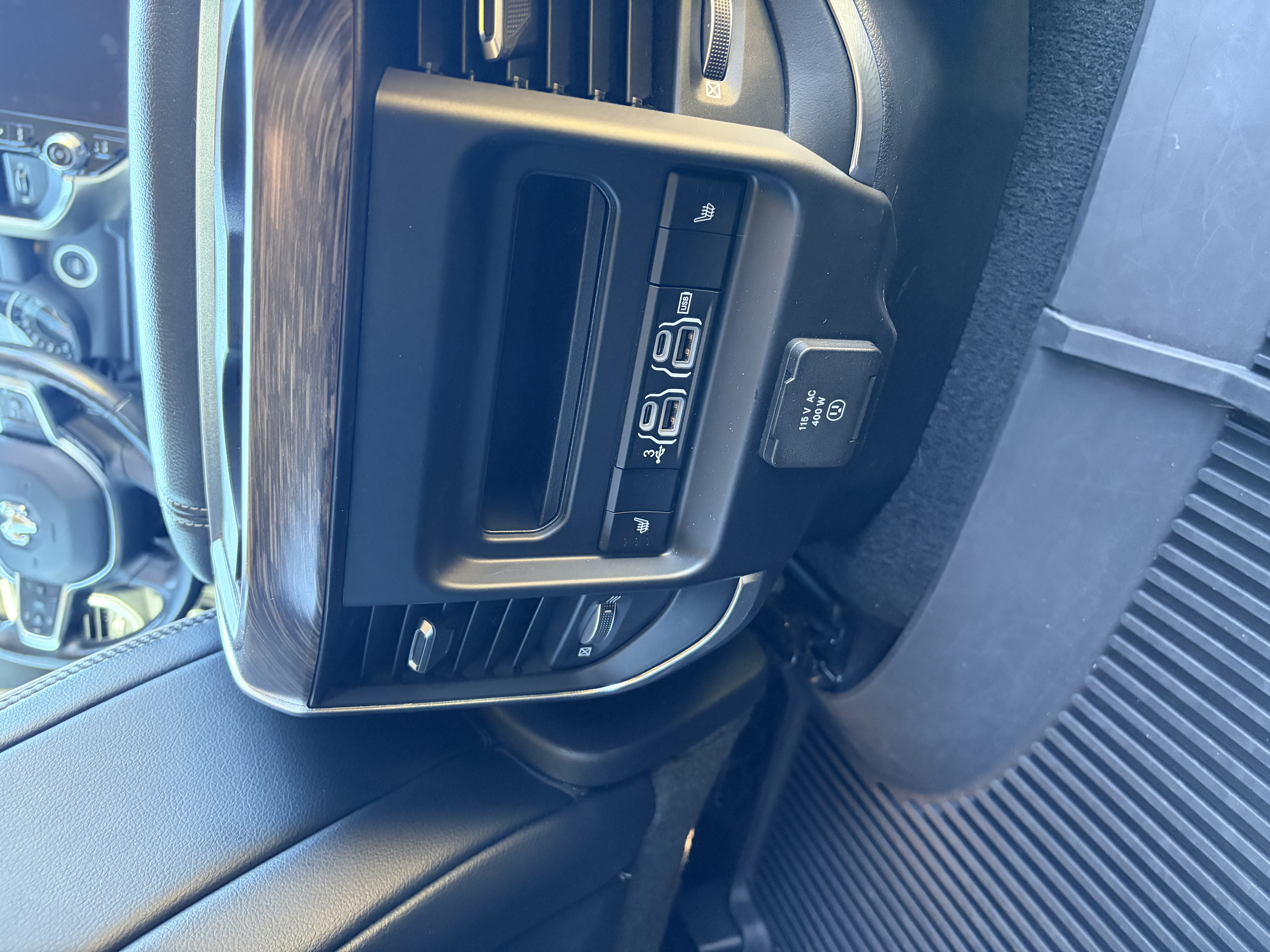 Used 2019 RAM 1500 Laramie AWD/4WD image 27