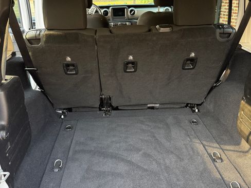 Used 2019 Jeep Wrangler Unlimited Sahara image 18