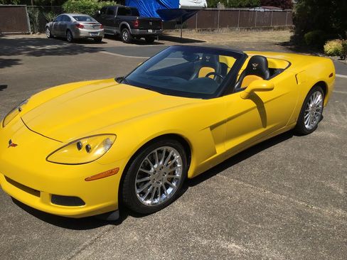 Used 2006 Chevrolet Corvette Convertible w/ Performance Package RWD image 12