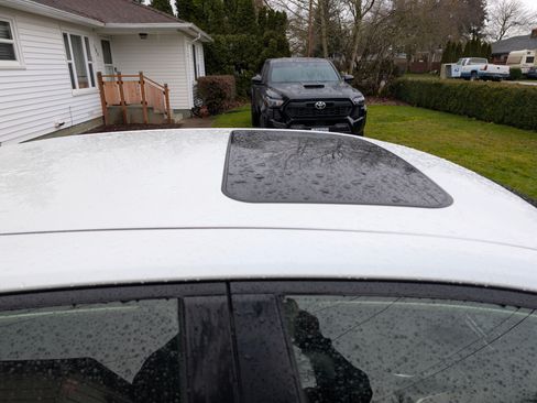 Used 2021 Toyota Corolla SE w/ SE Premium Package image 5