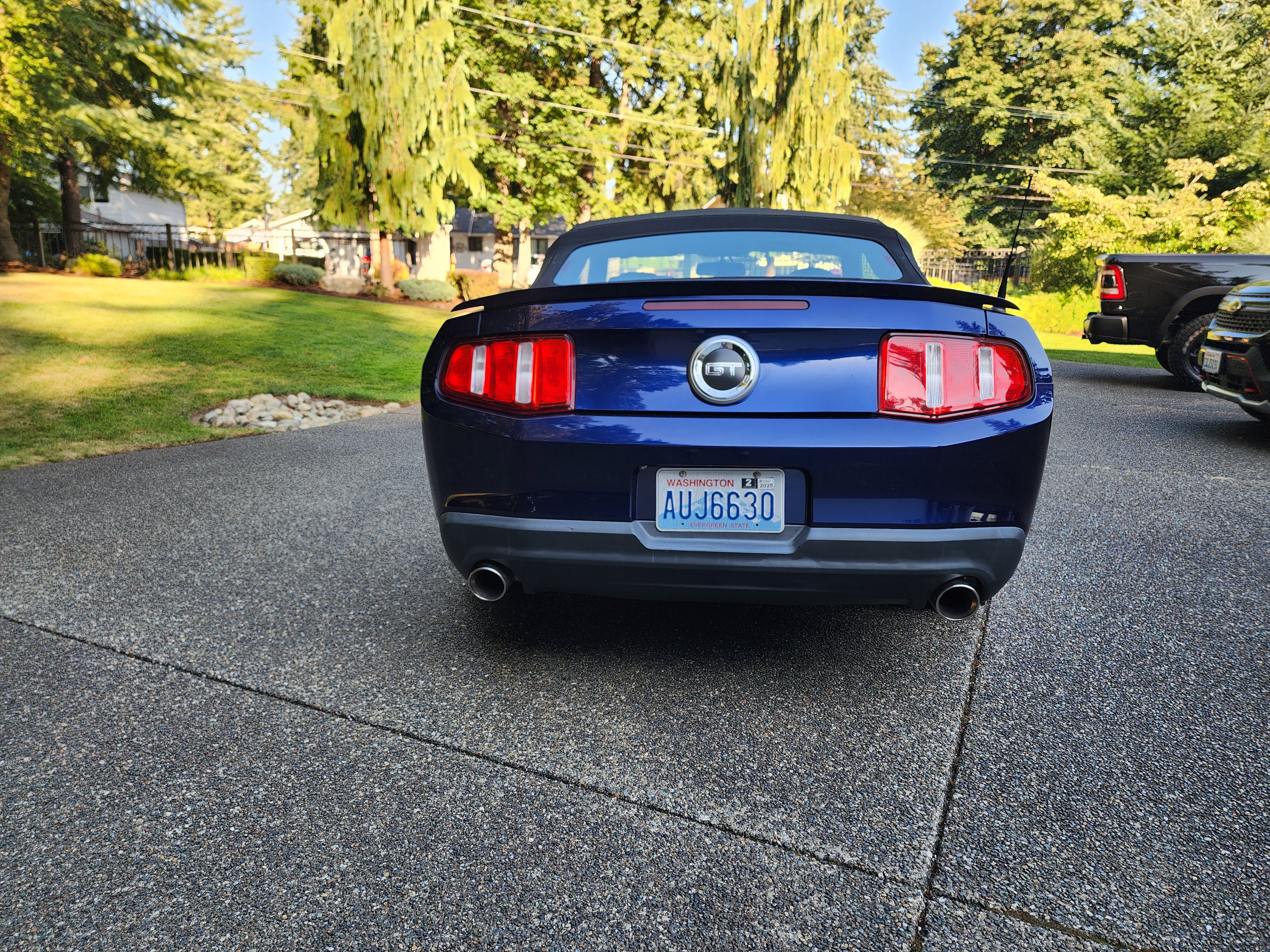 Used 2010 Ford Mustang GT RWD image 24