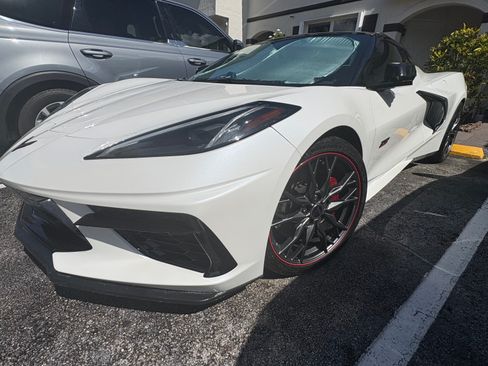 Used 2023 Chevrolet Corvette Stingray Premium Conv w/ Z51 Performance Package RWD image 5
