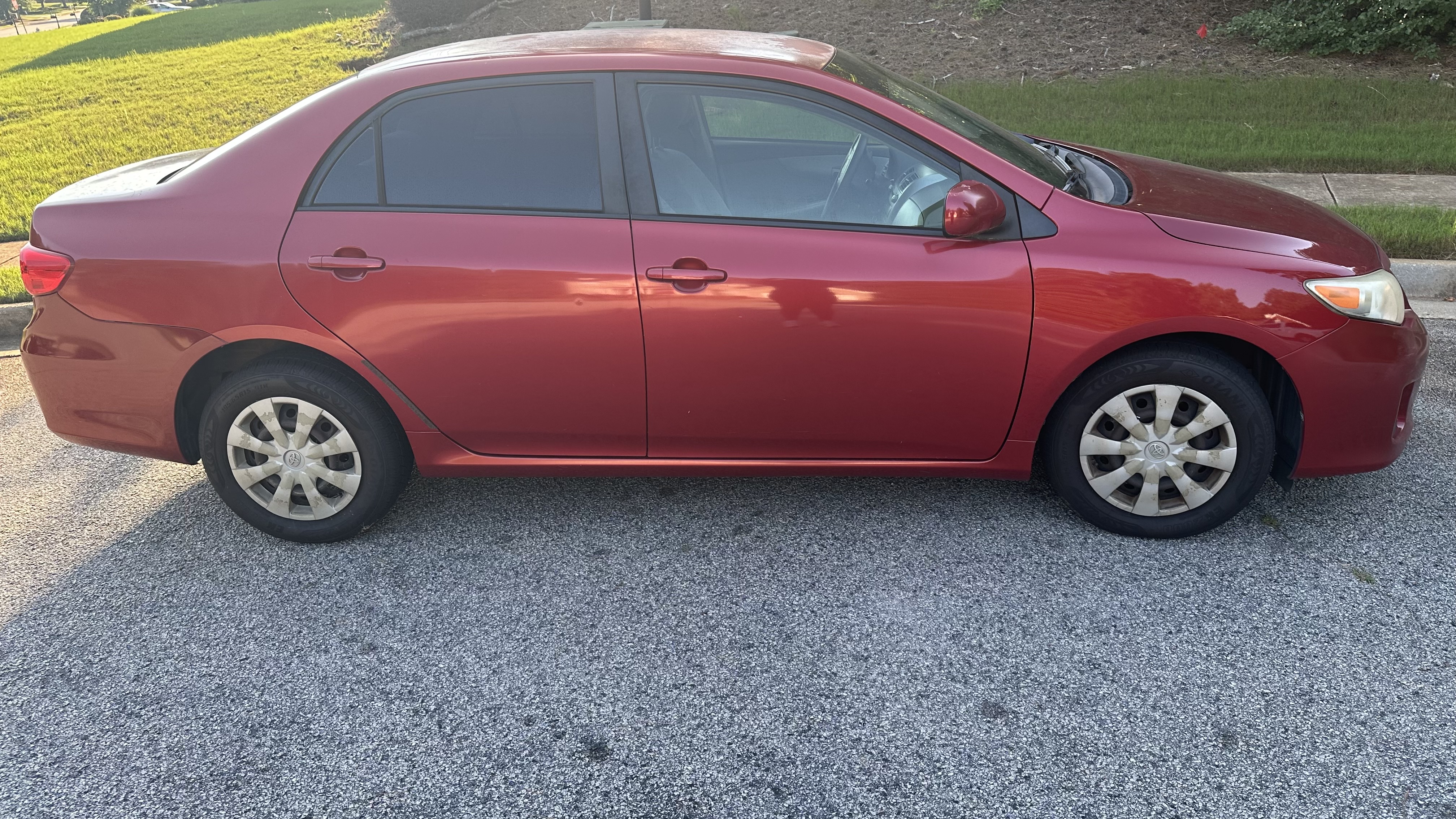 Used 2011 Toyota Corolla LE FWD image 2