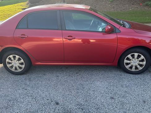 Used 2011 Toyota Corolla LE FWD image 2