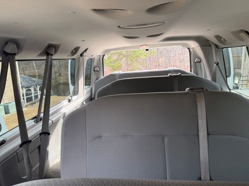 Used 2011 Ford E-350 and Econoline 350 XLT image 15