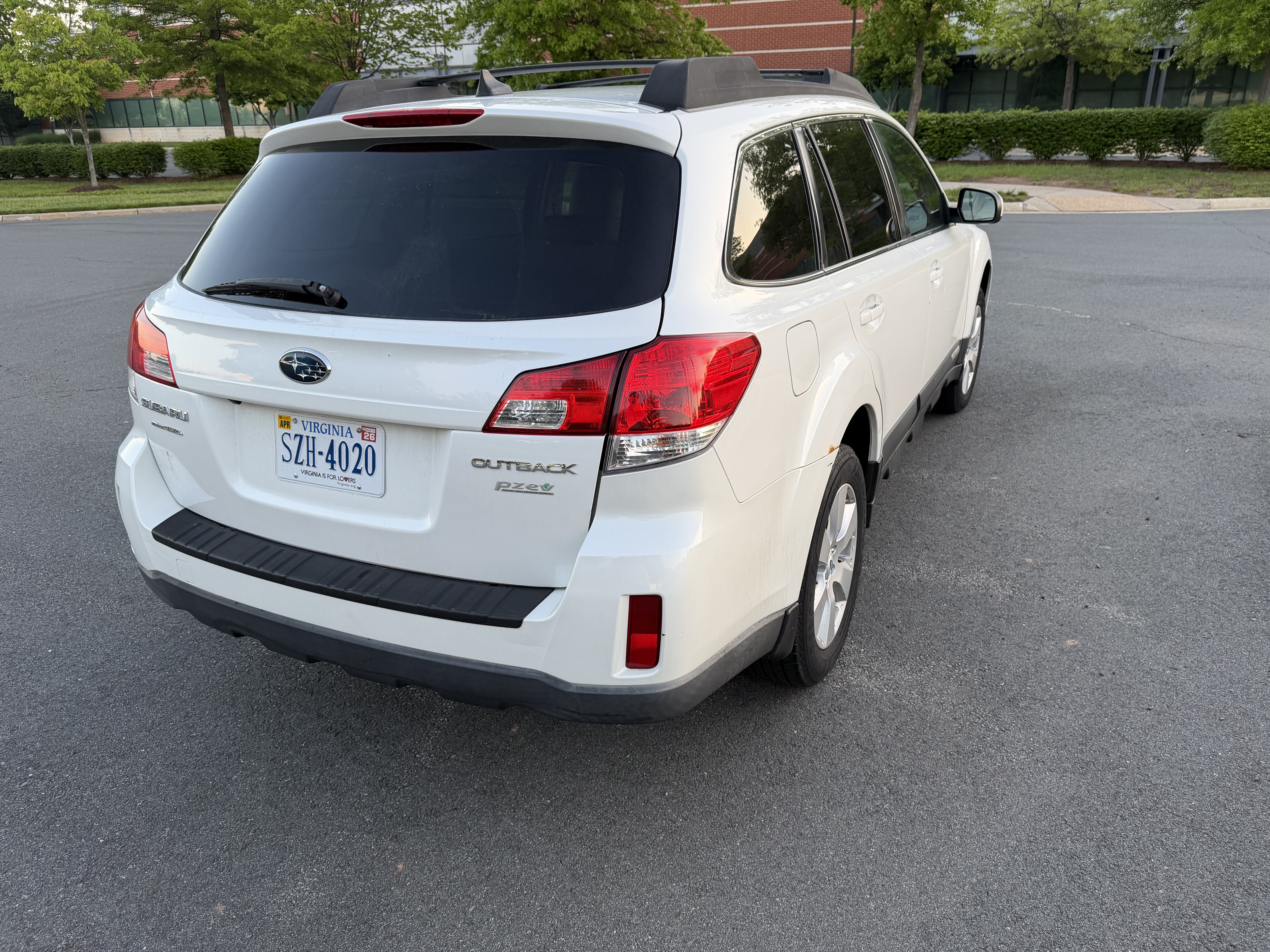 Used 2012 Subaru Outback 2.5i Limited AWD/4WD image 4