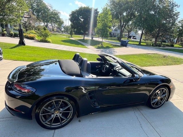 Used 2018 Porsche 718 Boxster RWD image 1