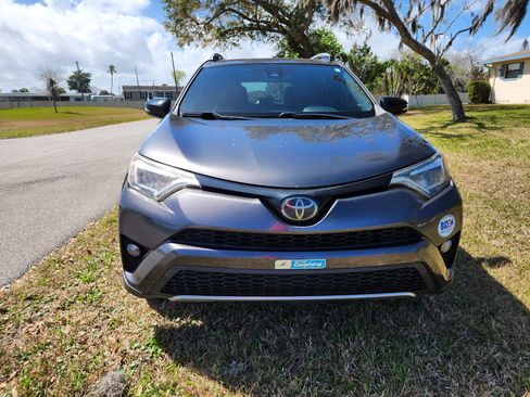Used 2018 Toyota RAV4 SE w/ Power Extra Value Package image 5