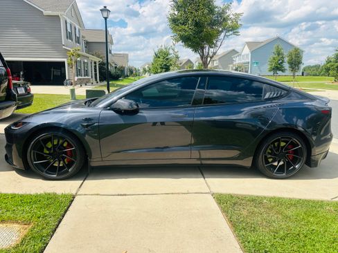 Used 2024 Tesla Model 3 Performance image 2