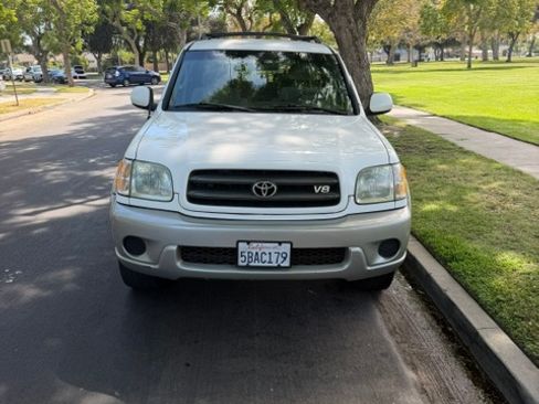 Used 2003 Toyota Sequoia SR5 w/ Convenience Pkg RWD image 4