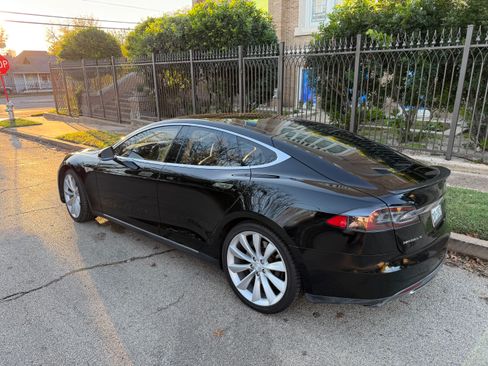 Used 2013 Tesla Model S Performance image 7