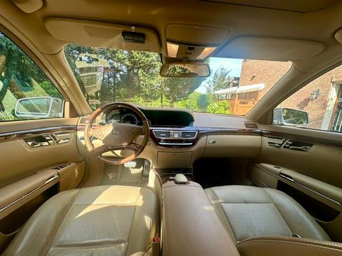 Used 2010 Mercedes-Benz S 550 4MATIC image 4