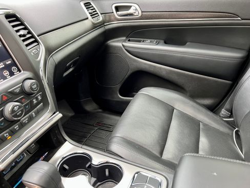 Used 2018 Jeep Grand Cherokee Limited w/ Luxury Group II image 12