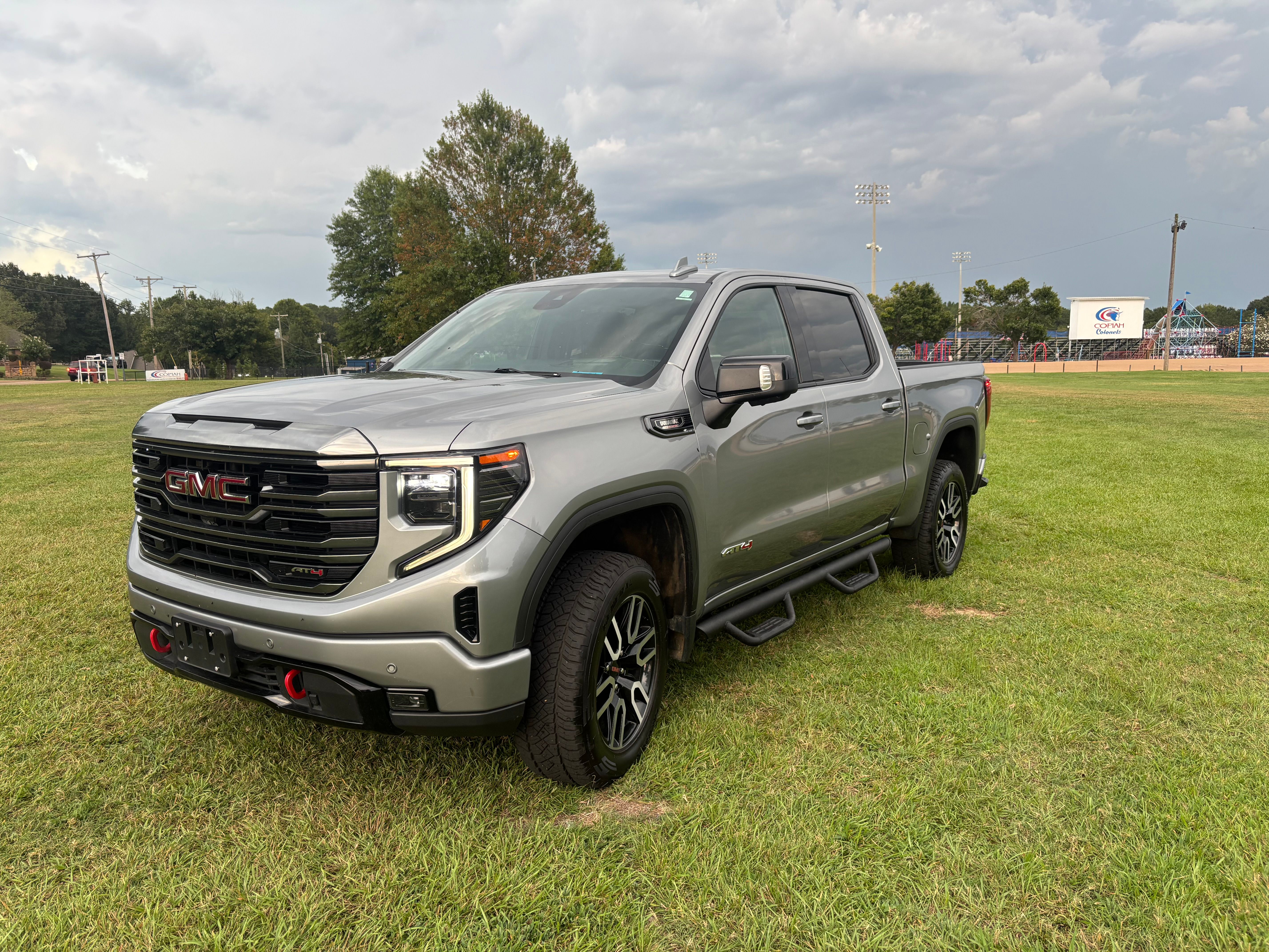 Used 2023 GMC Sierra 1500 AT4 w/ Technology Package AWD/4WD image 2