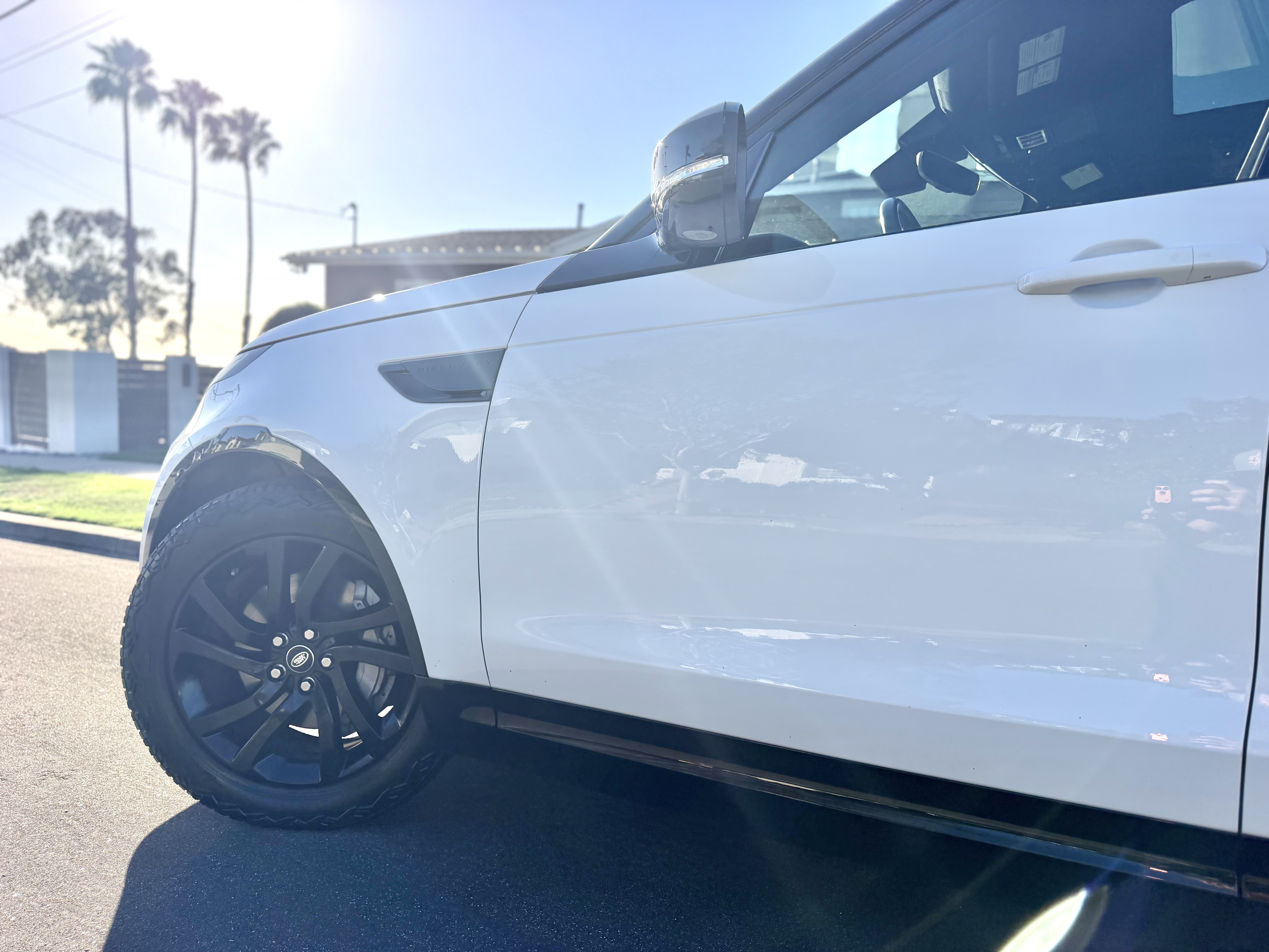 Used 2020 Land Rover Discovery Landmark AWD/4WD image 2