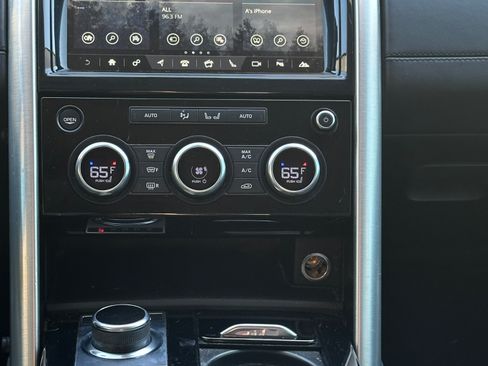 Used 2017 Land Rover Discovery HSE Luxury image 14