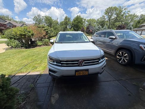 Used 2018 Volkswagen Tiguan SEL AWD/4WD image 2