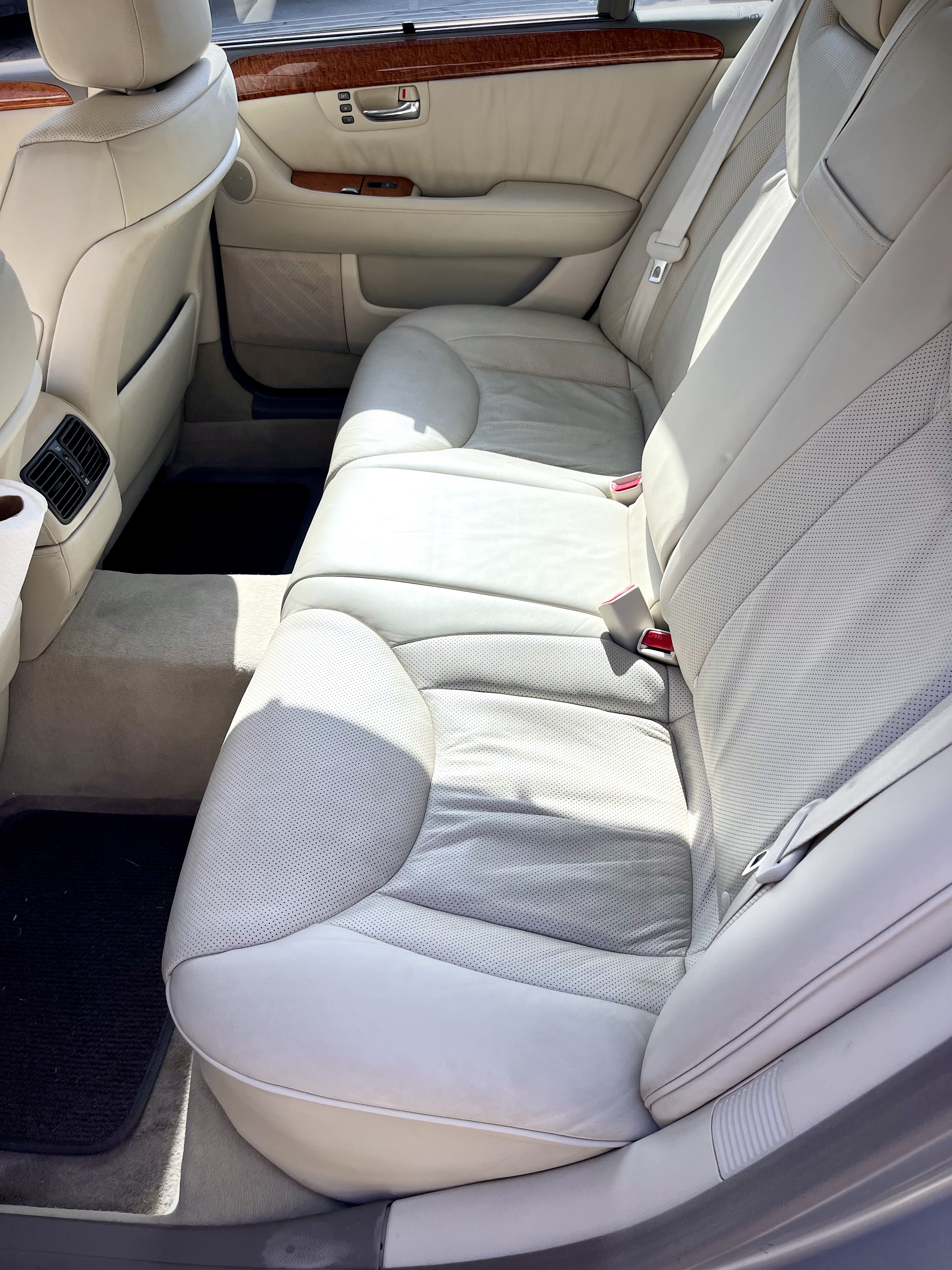 Used 2004 Lexus LS 430 RWD image 21