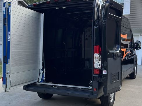 Used 2018 RAM ProMaster 2500 w/ Premium Appearance Group FWD image 13