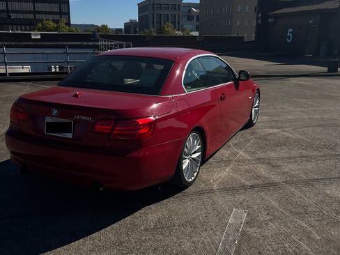 Used 2011 BMW 335i Convertible image 18