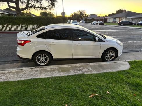 Used 2014 Ford Focus SE image 4