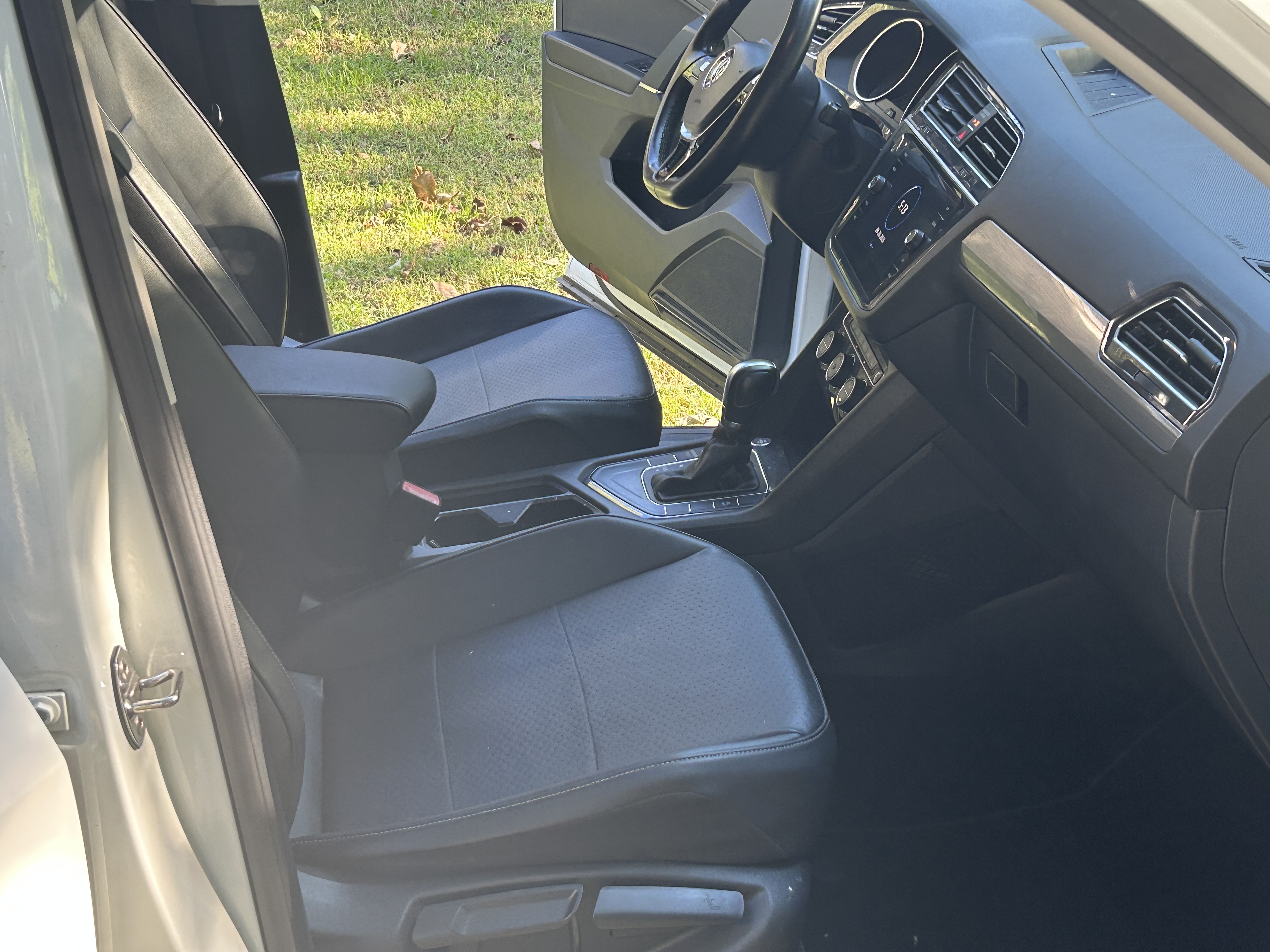 Used 2018 Volkswagen Tiguan SE FWD image 6