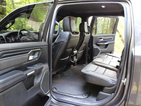 Used 2024 RAM 1500 Laramie AWD/4WD image 17