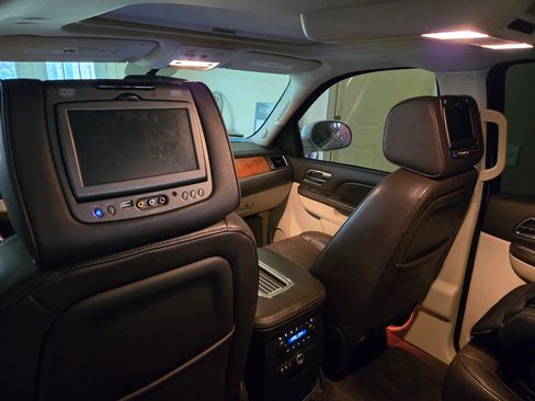 Used 2013 Cadillac Escalade Platinum image 8