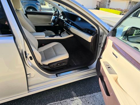 Used 2017 Lexus ES 350 w/ Navigation System Package image 5