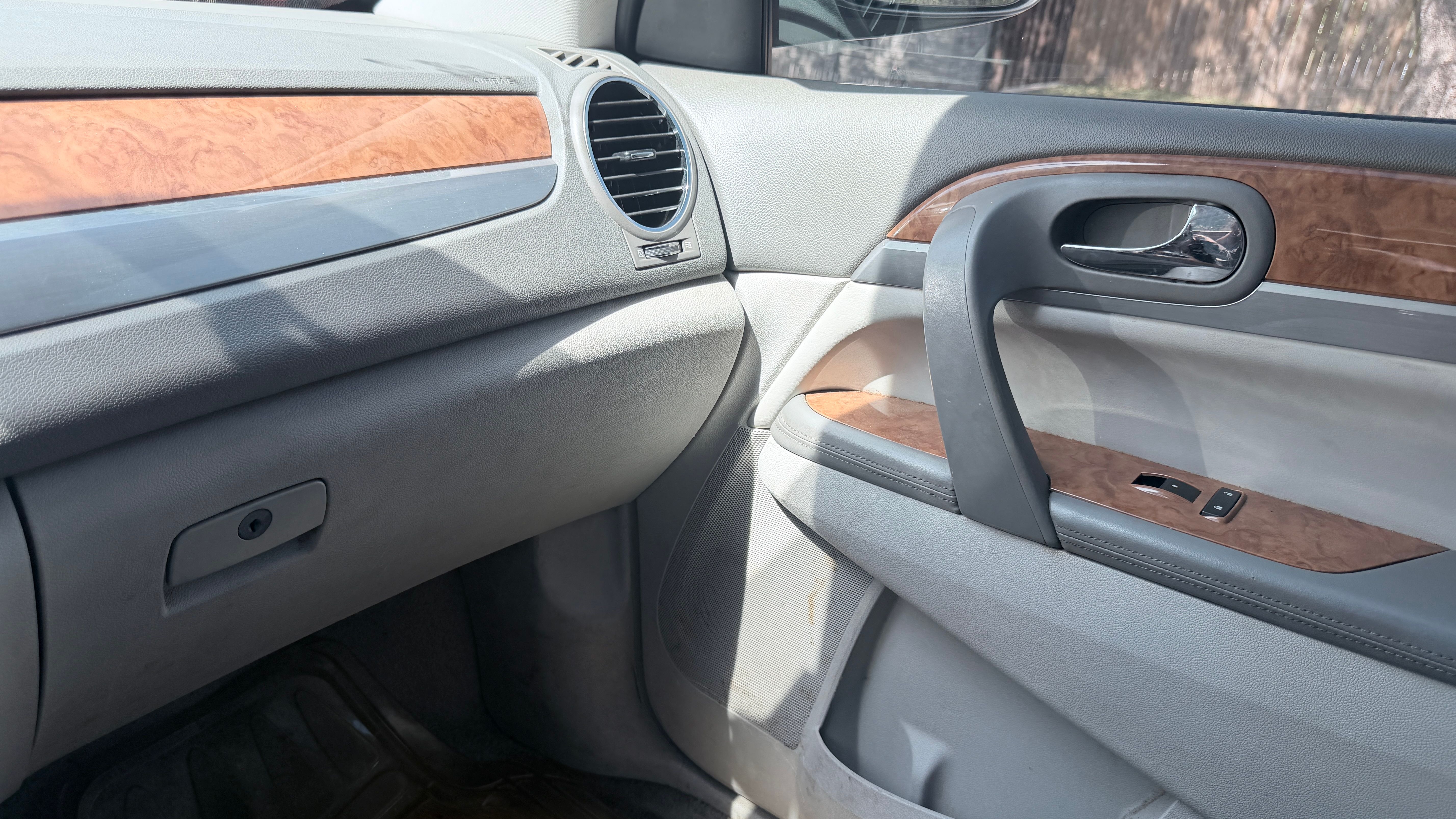 Used 2011 Buick Enclave CXL FWD image 11
