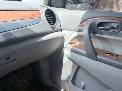 Used 2011 Buick Enclave CXL FWD image 11