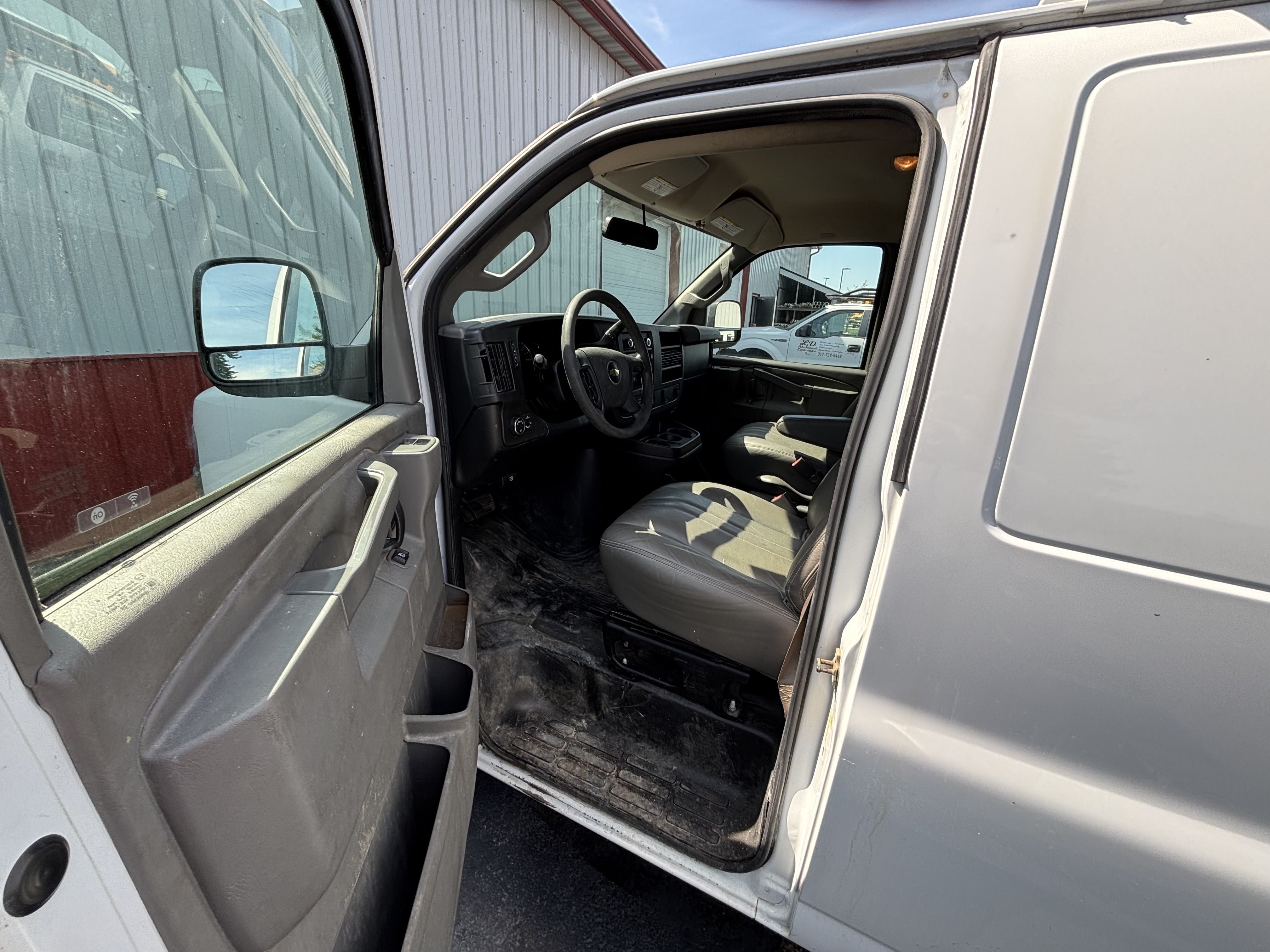 Used 2020 Chevrolet Express 2500 w/ Driver Convenience Package RWD image 6
