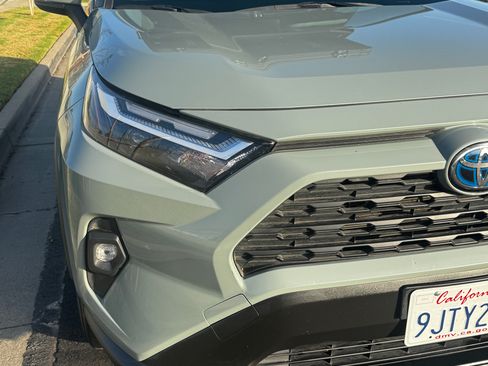 Used 2023 Toyota RAV4 XLE Premium image 14